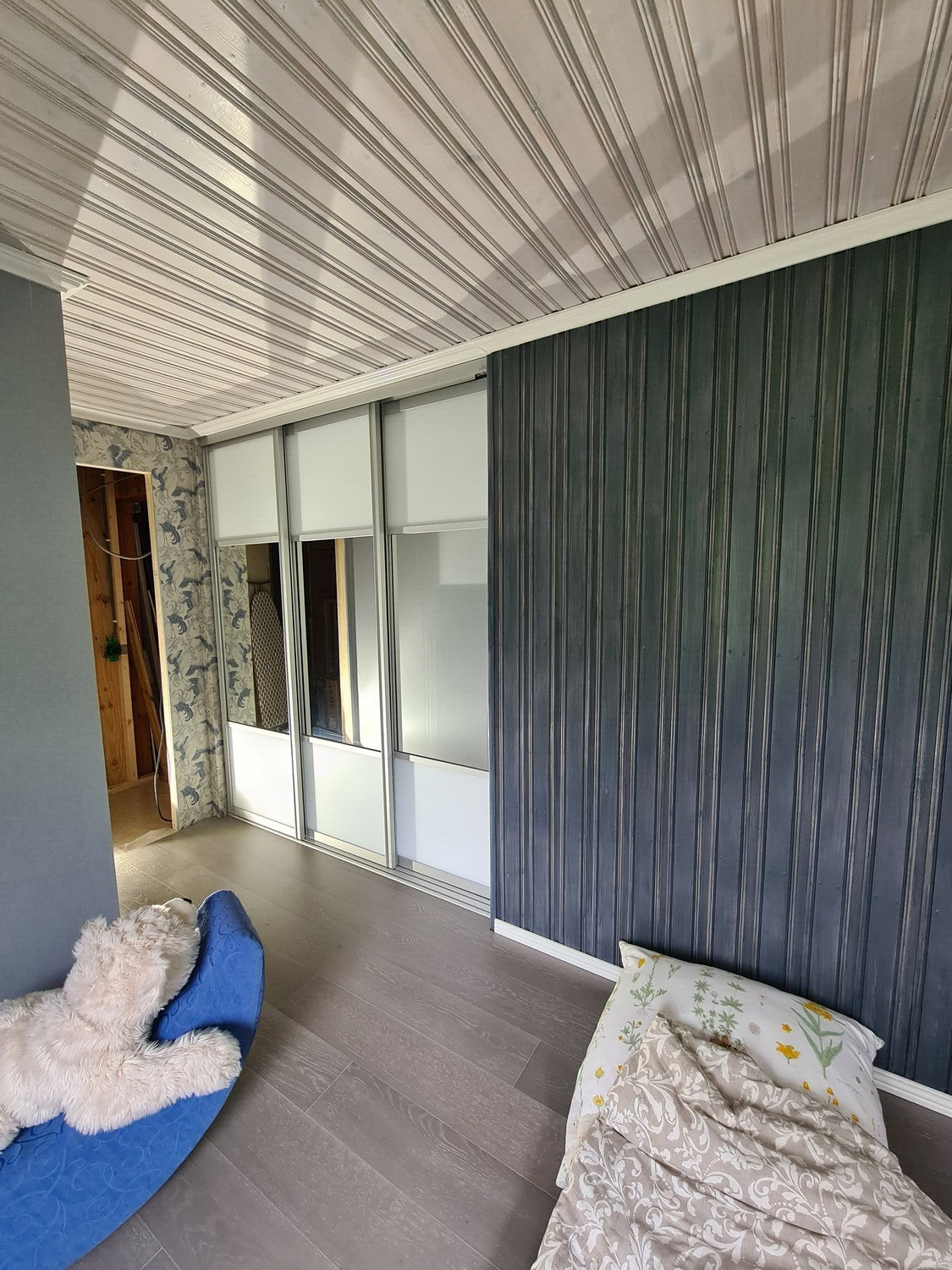 Högsby – Schlafzimmer mit Einbauschrank — Handwerkerprojekt in Småland